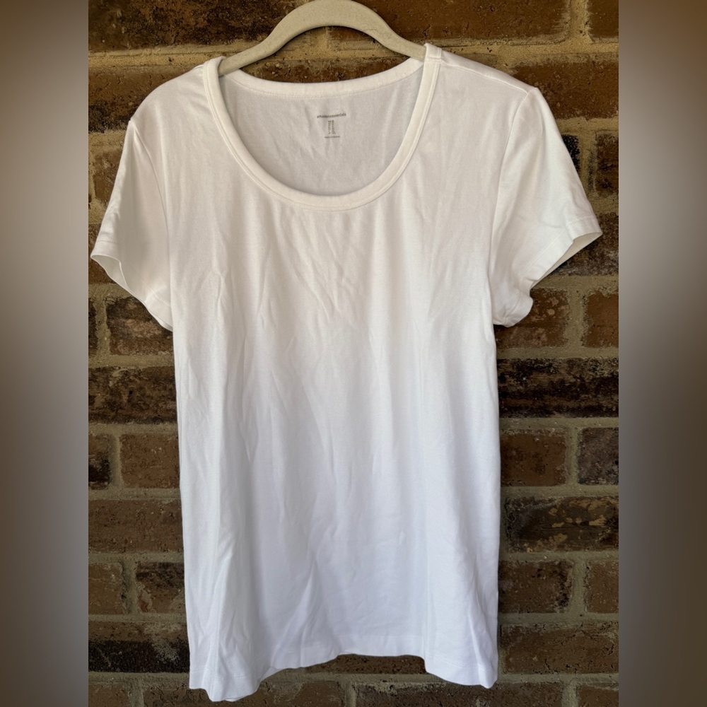 Amazon Essentials Women's White Scoop Neck Short Sleeve Tee
